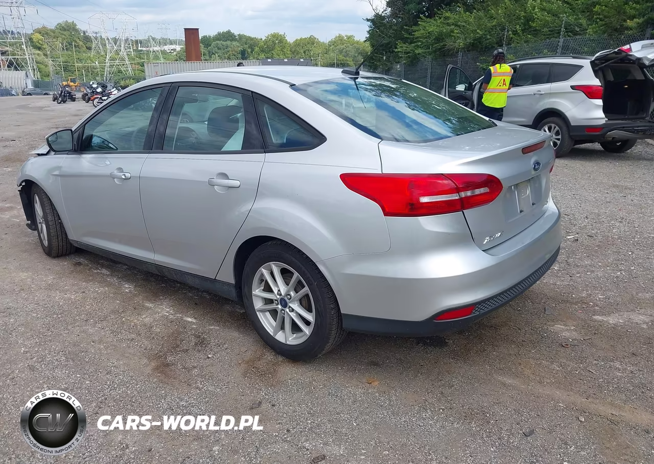 2015 Ford Focus Se VIN:1FADP3F29FL317103 - 3