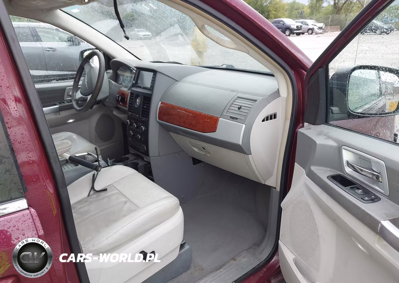 2008 Chrysler Town & Country Touring VIN:2A8HR54P98R673103 - 5