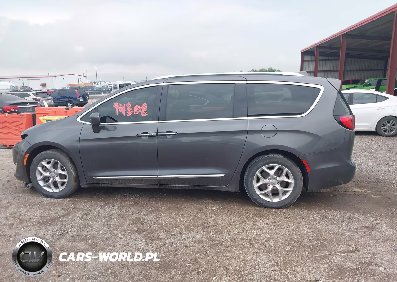 2019 Chrysler Pacifica Touring L VIN:2C4RC1BG2KR508266 - 15