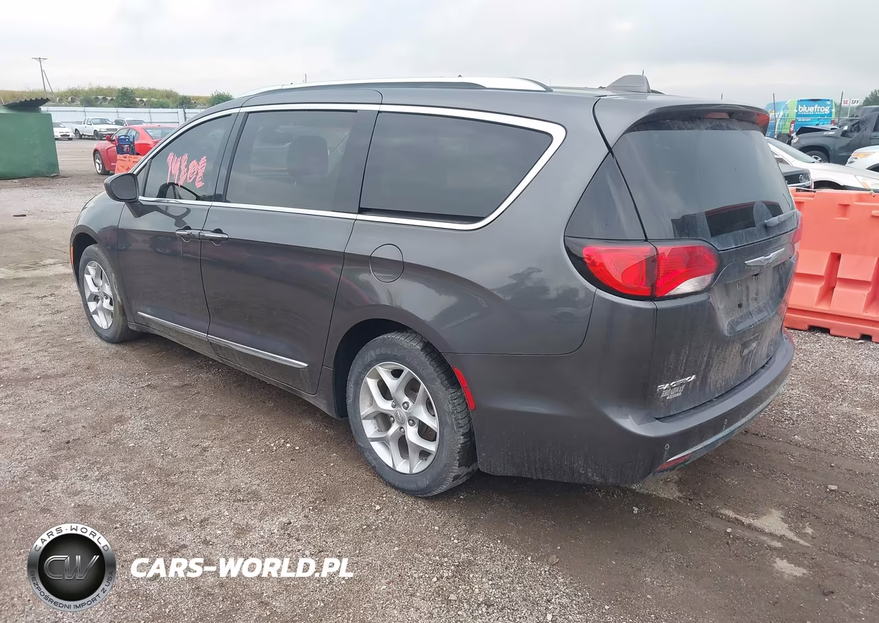 2019 Chrysler Pacifica Touring L VIN:2C4RC1BG2KR508266 - 3
