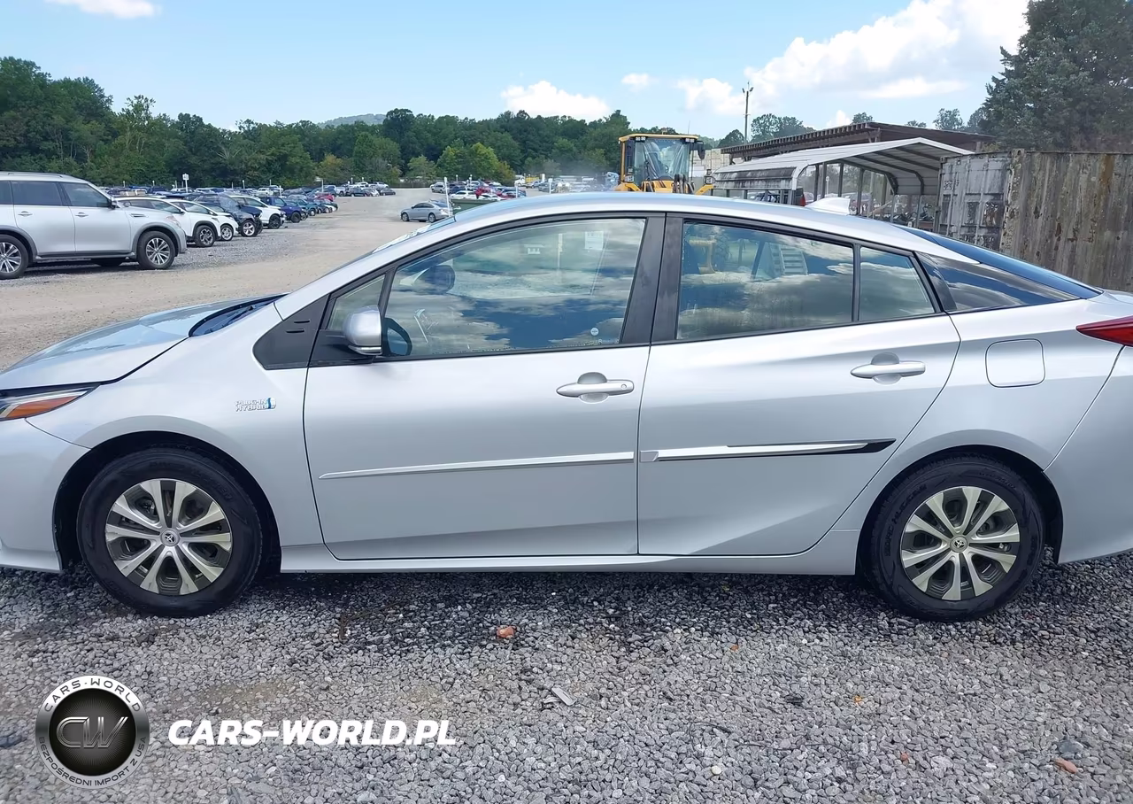 2021 Toyota Prius Prime Le VIN:JTDKAMFP0M3187939 - 14