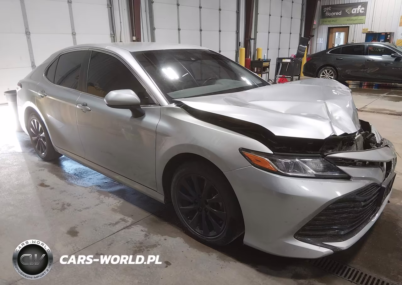 2018 Toyota Camry Le VIN:JTNB11HK1J3012400 - 1