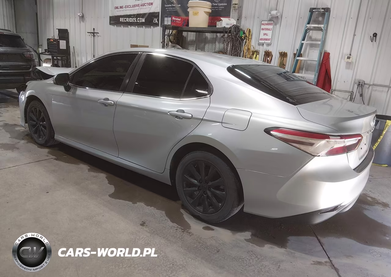 2018 Toyota Camry Le VIN:JTNB11HK1J3012400 - 3