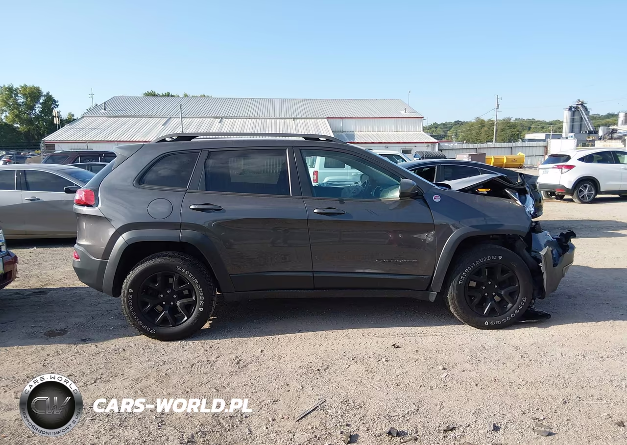 2015 Jeep Cherokee Trailhawk VIN:1C4PJMBS4FW538529 - 13