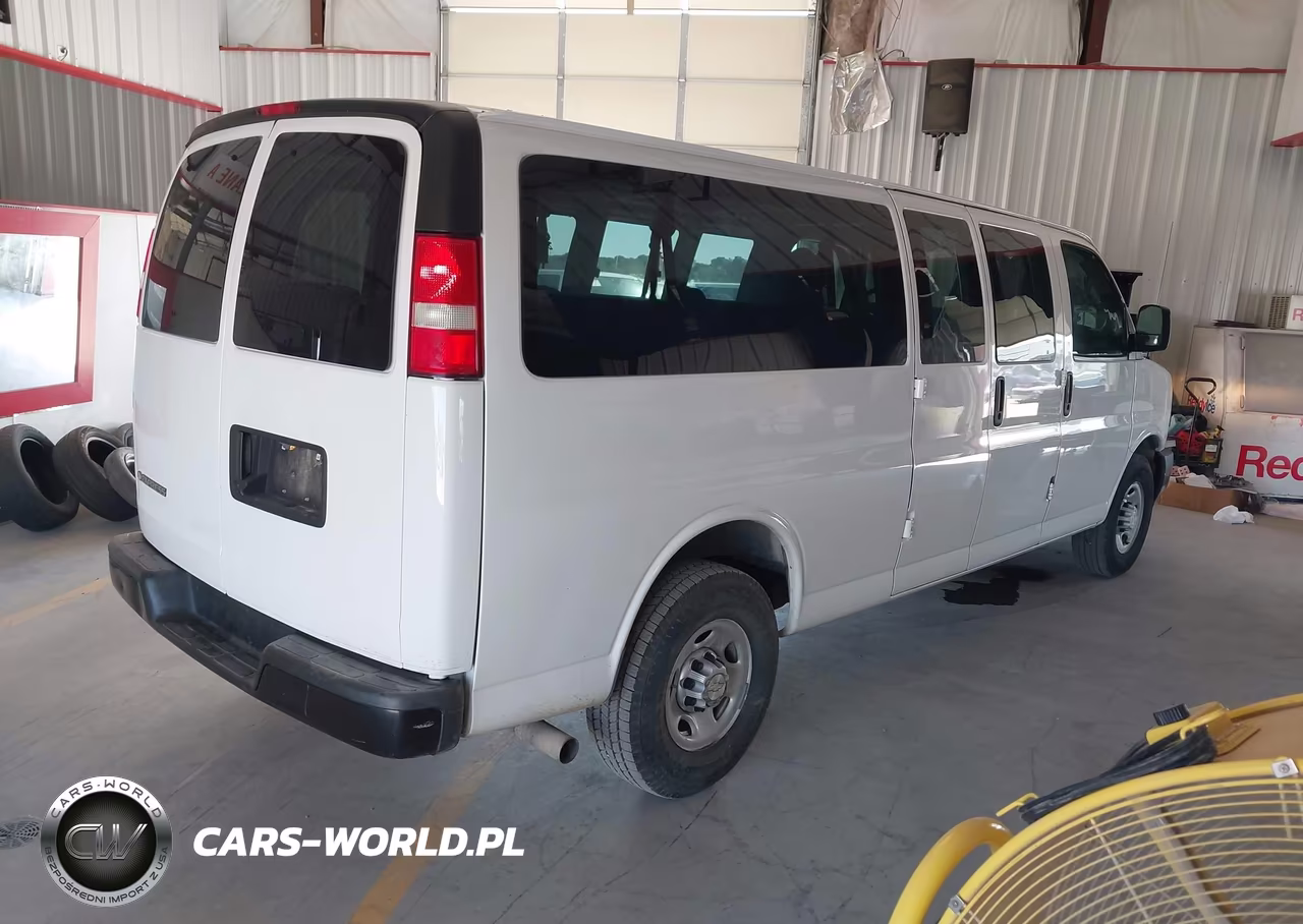 2020 Chevrolet Express Passenger Rwd 3500 Extended Wheelbase Ls VIN:1GAZGNFP5L1256744 - 4