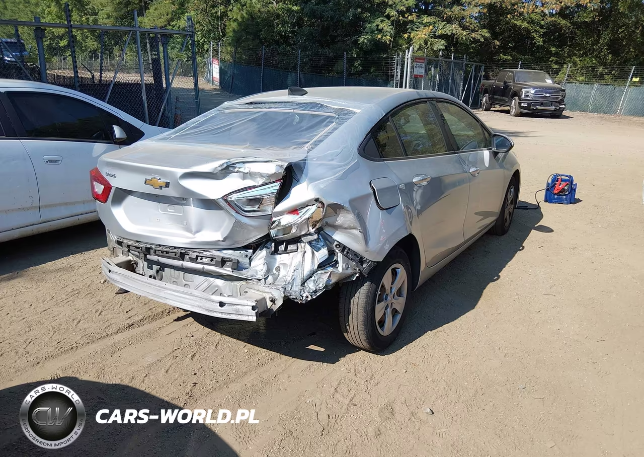 2018 Chevrolet Cruze Ls Auto VIN:1G1BC5SM3J7179102 - 4