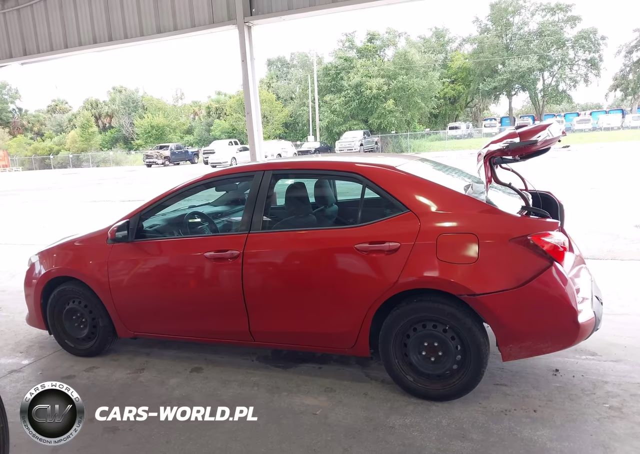 2018 Toyota Corolla Le VIN:5YFBURHE4JP838699 - 14