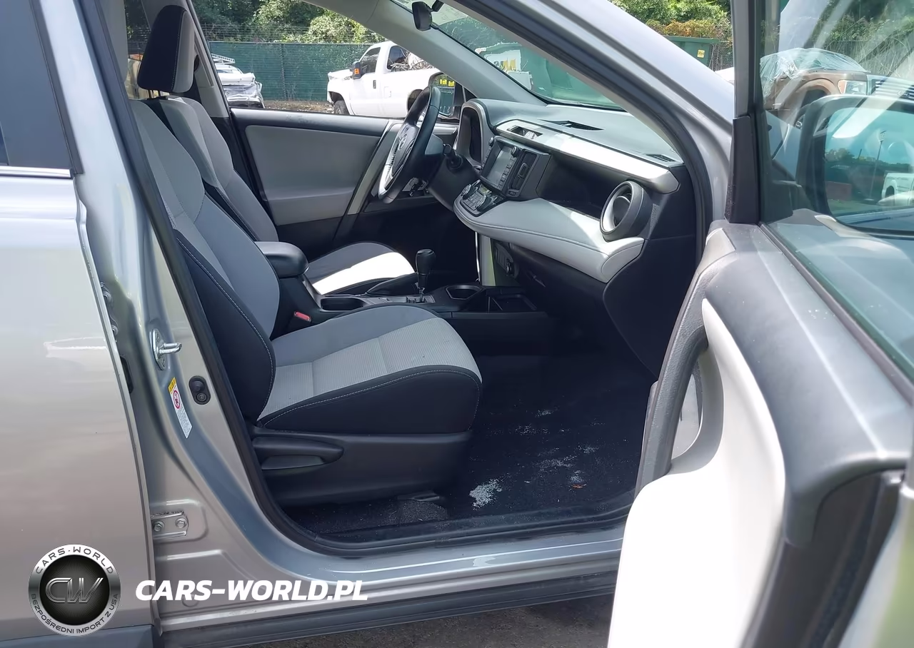 2018 Toyota Rav4 Xle VIN:2T3WFREV9JW485852 - 5