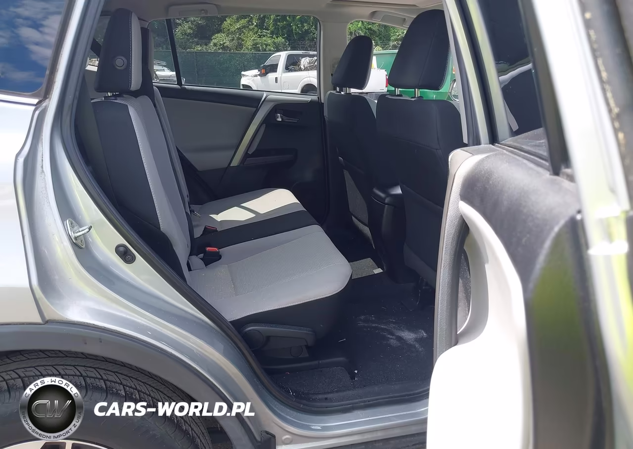 2018 Toyota Rav4 Xle VIN:2T3WFREV9JW485852 - 8