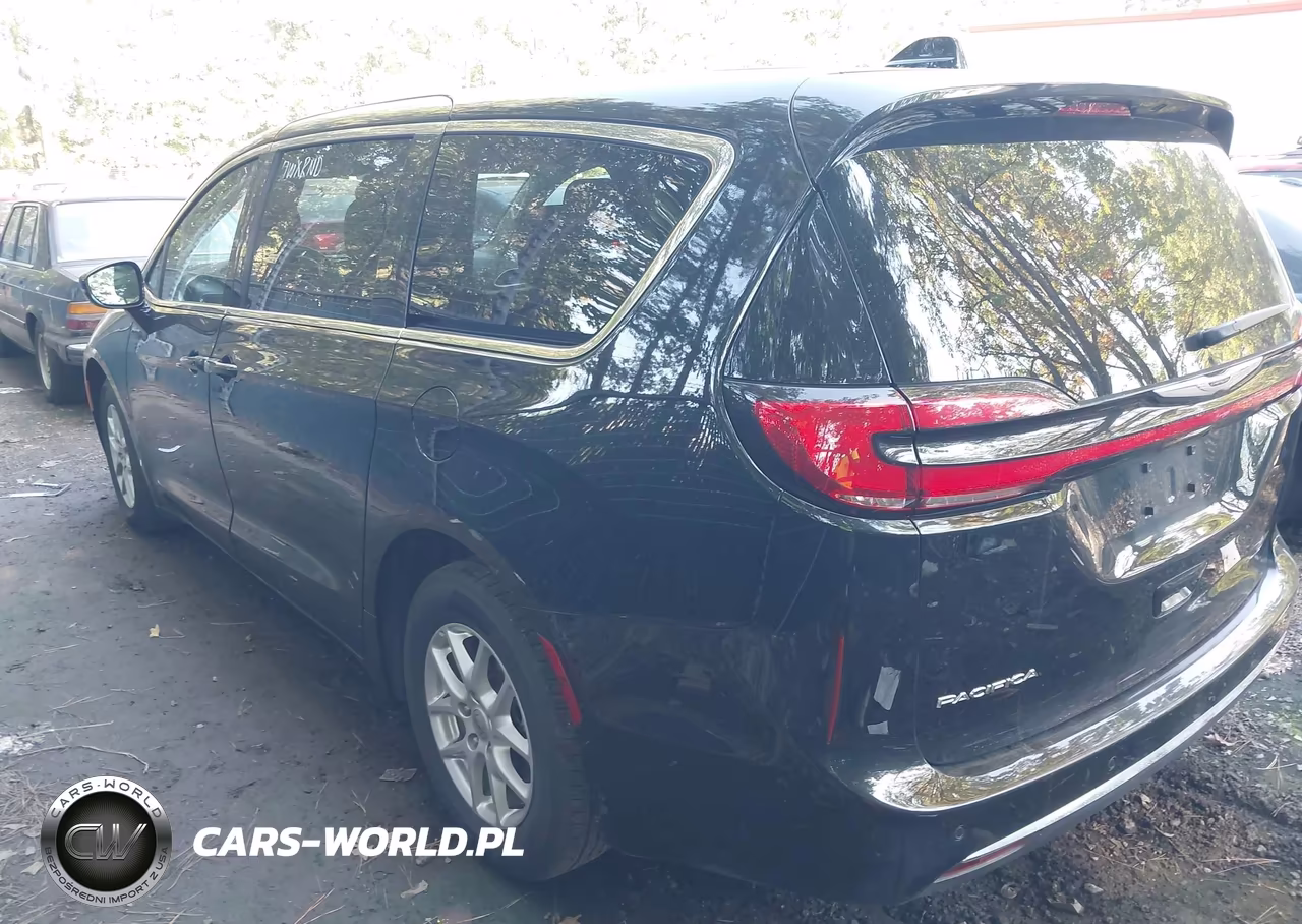2024 Chrysler Pacifica Touring L VIN:2C4RC1BG6RR136313 - 3