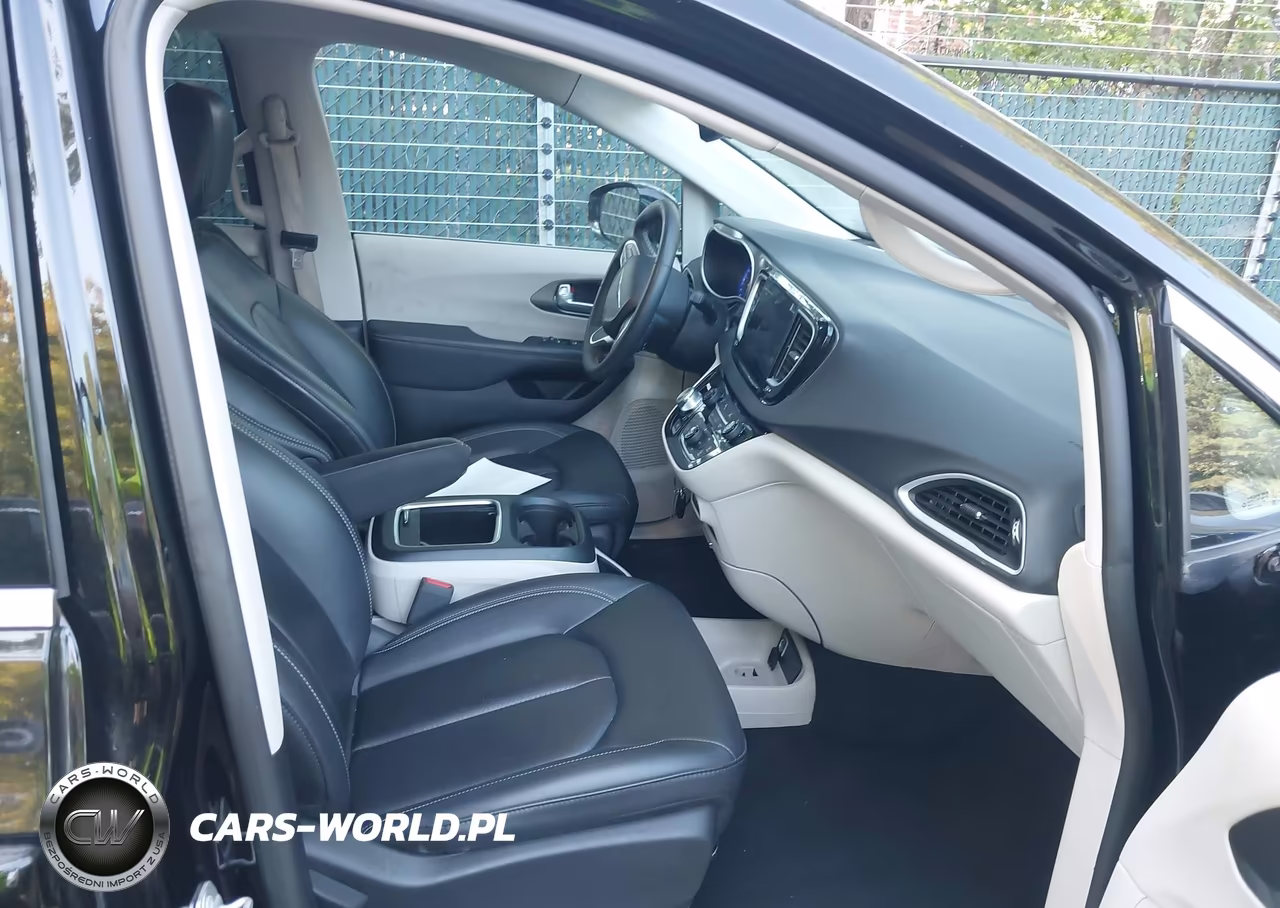 2024 Chrysler Pacifica Touring L VIN:2C4RC1BG6RR136313 - 5