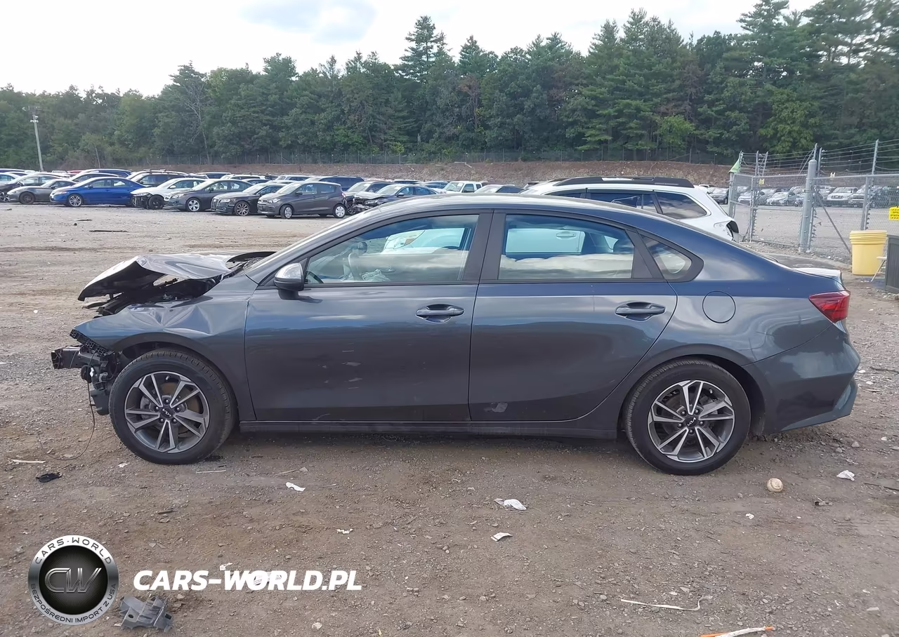 2023 Kia Forte Lxs VIN:3KPF24AD3PE588927 - 15