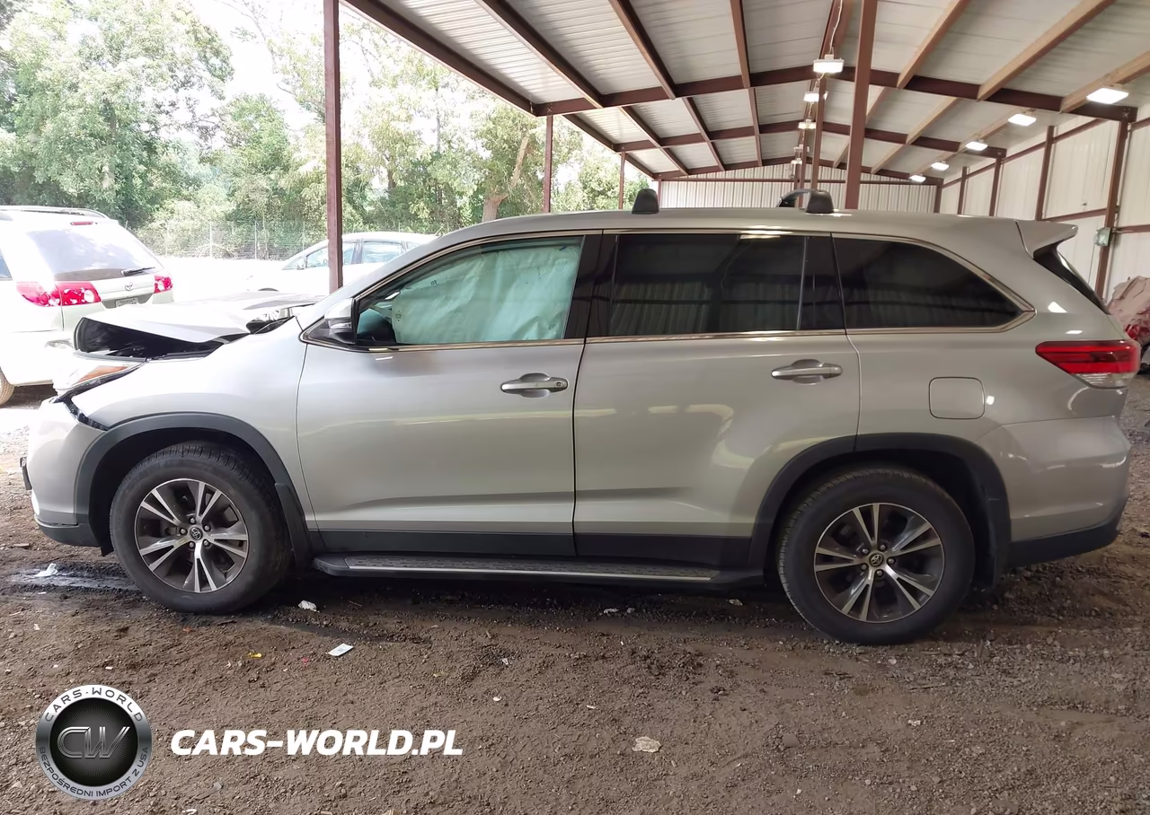 2019 Toyota Highlander Le VIN:5TDBZRFH6KS924779 - 14