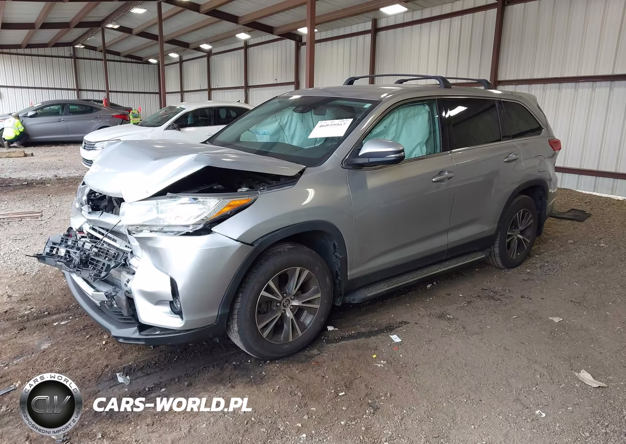 2019 Toyota Highlander Le VIN:5TDBZRFH6KS924779 - 2