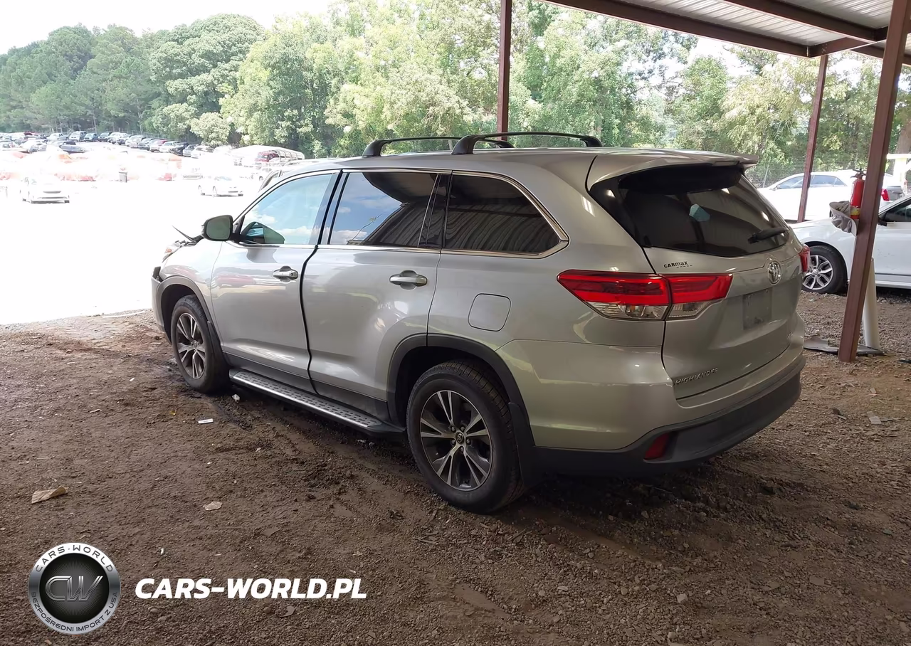 2019 Toyota Highlander Le VIN:5TDBZRFH6KS924779 - 3