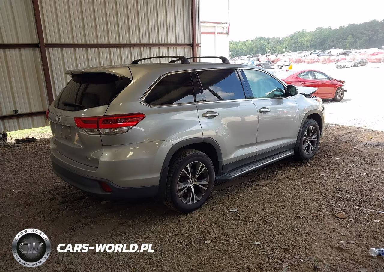 2019 Toyota Highlander Le VIN:5TDBZRFH6KS924779 - 4