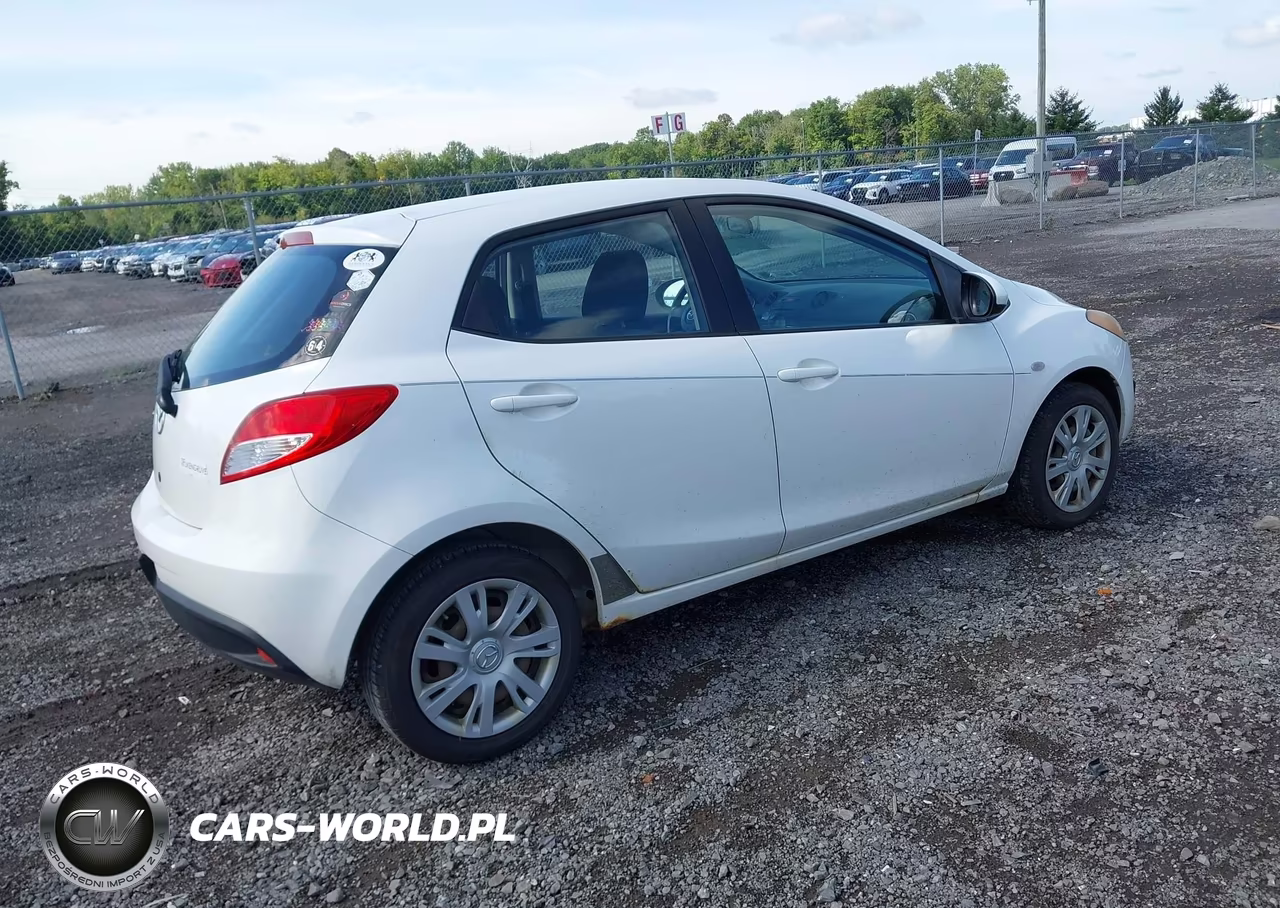 2011 Mazda Mazda2 Sport VIN:JM1DE1HYXB0105554 - 4