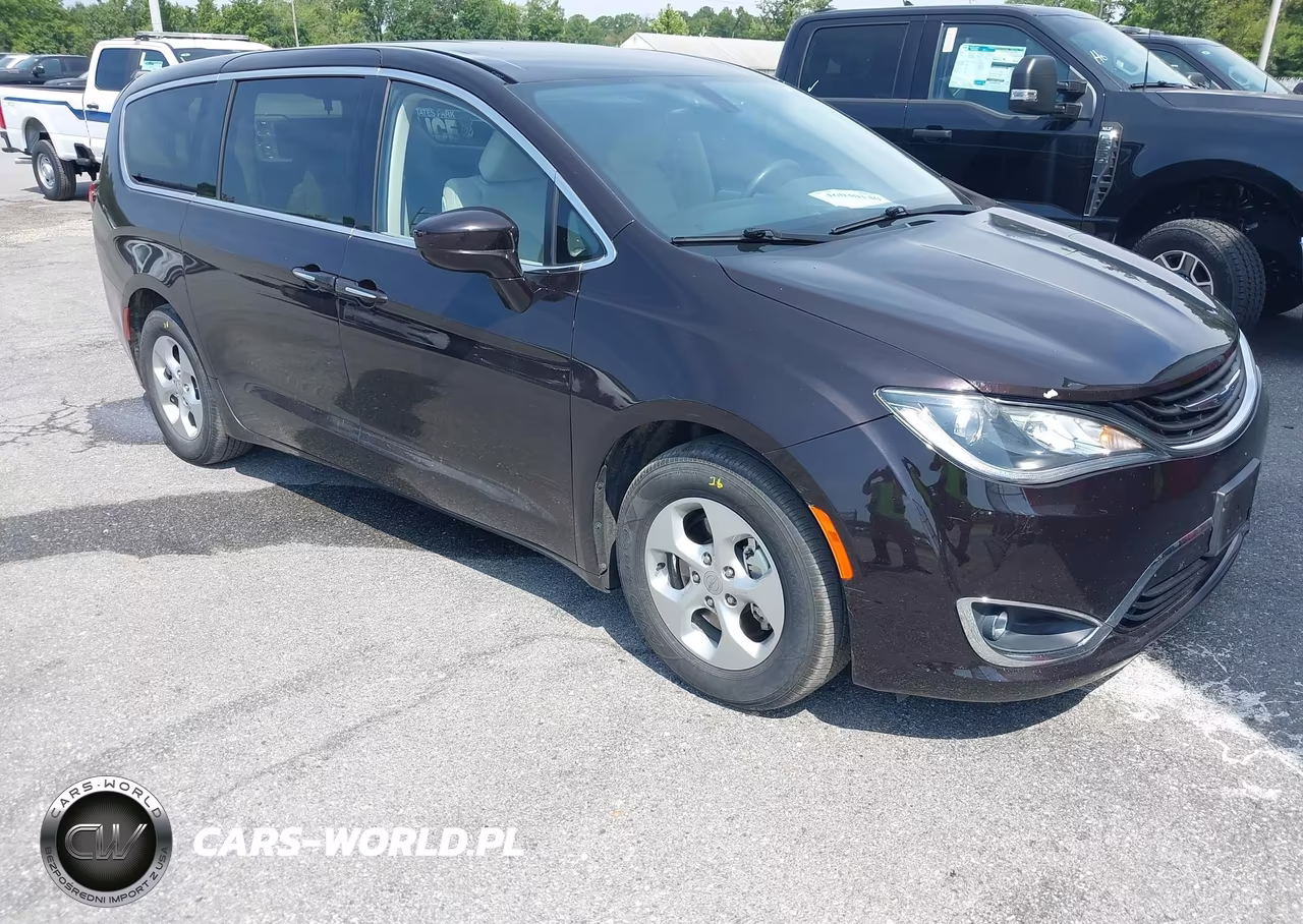 2018 Chrysler Pacifica Hybrid Touring Plus – zdjęcie 1 z 18