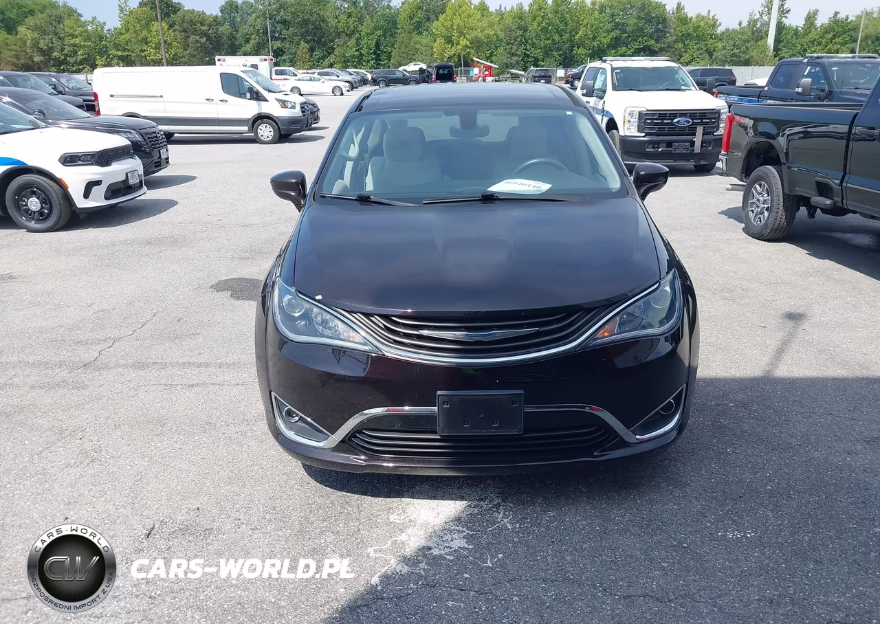 2018 Chrysler Pacifica Hybrid Touring Plus VIN:2C4RC1H77JR311664 - 14