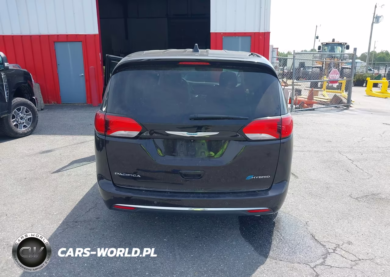 2018 Chrysler Pacifica Hybrid Touring Plus VIN:2C4RC1H77JR311664 - 18