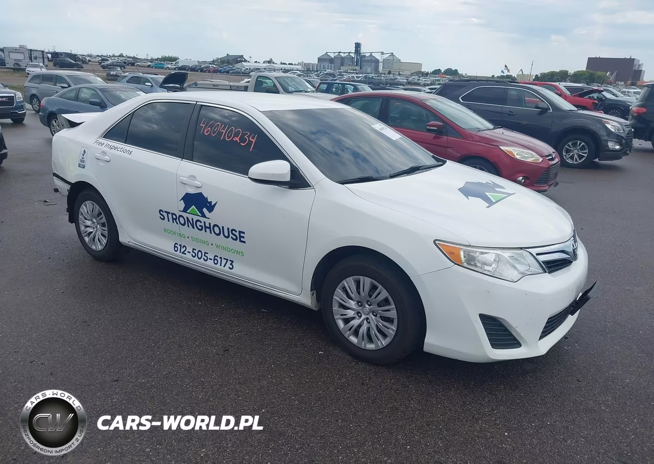 2014 Toyota Camry Le – zdjęcie 1 z 22