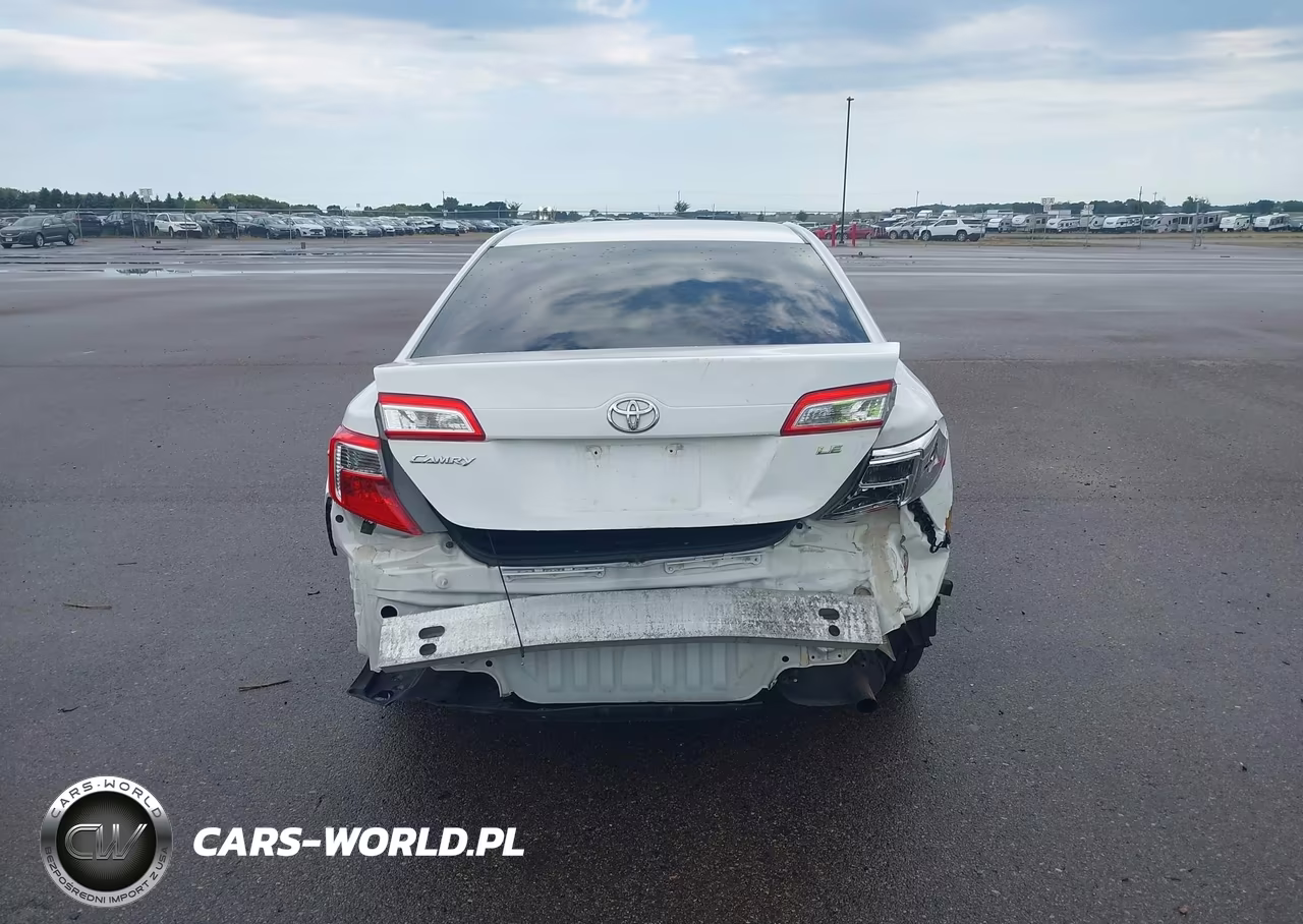 2014 Toyota Camry Le VIN:4T4BF1FK1ER345805 - 17