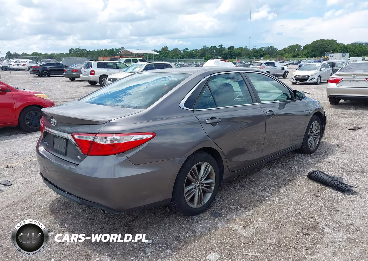 2015 Toyota Camry Se VIN:4T1BF1FK7FU008924 - 4