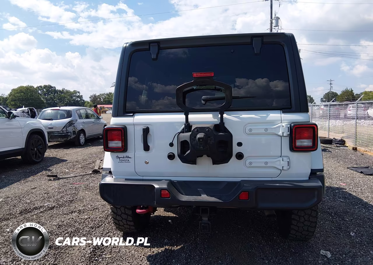 2018 Jeep Wrangler Unlimited Rubicon 4X4 VIN:1C4HJXFG2JW246740 - 16