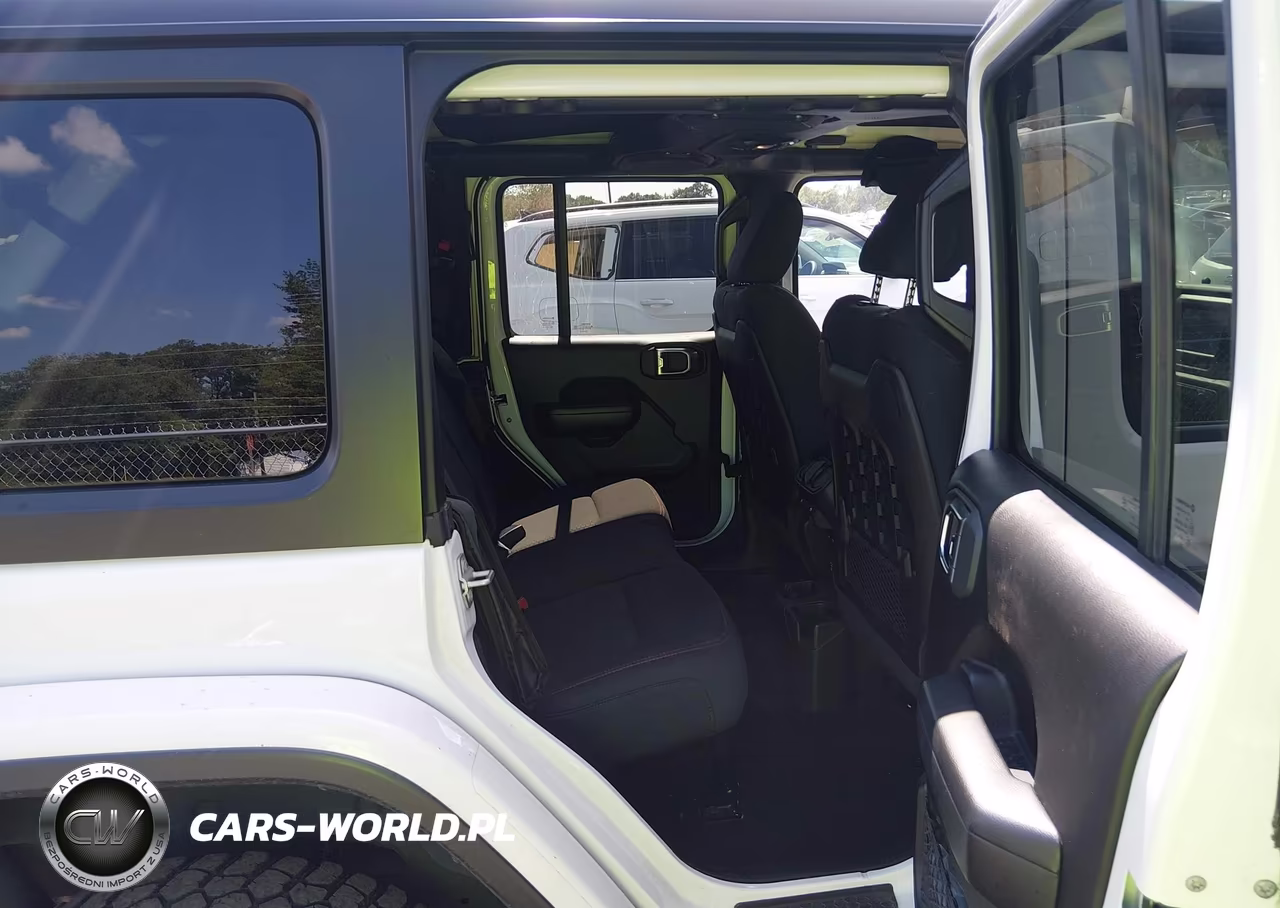 2018 Jeep Wrangler Unlimited Rubicon 4X4 VIN:1C4HJXFG2JW246740 - 8