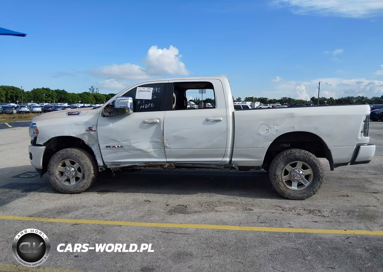 2024 Ram 2500 VIN:3C6UR5FL8RG304392 - 13