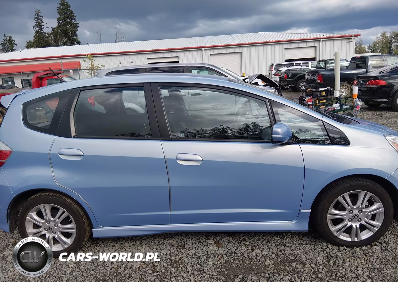 2010 Honda Fit Sport VIN:JHMGE8H47AC033114 - 13