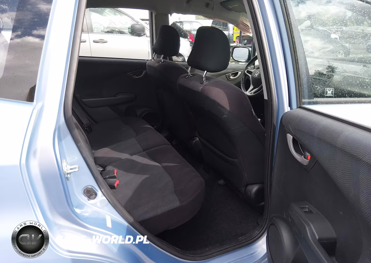 2010 Honda Fit Sport VIN:JHMGE8H47AC033114 - 18
