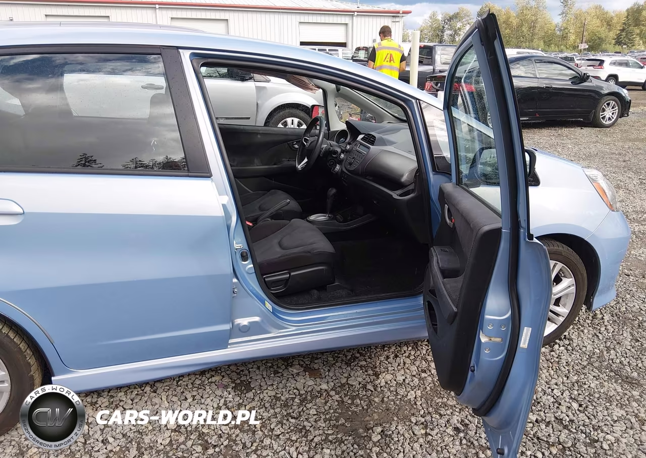 2010 Honda Fit Sport VIN:JHMGE8H47AC033114 - 5
