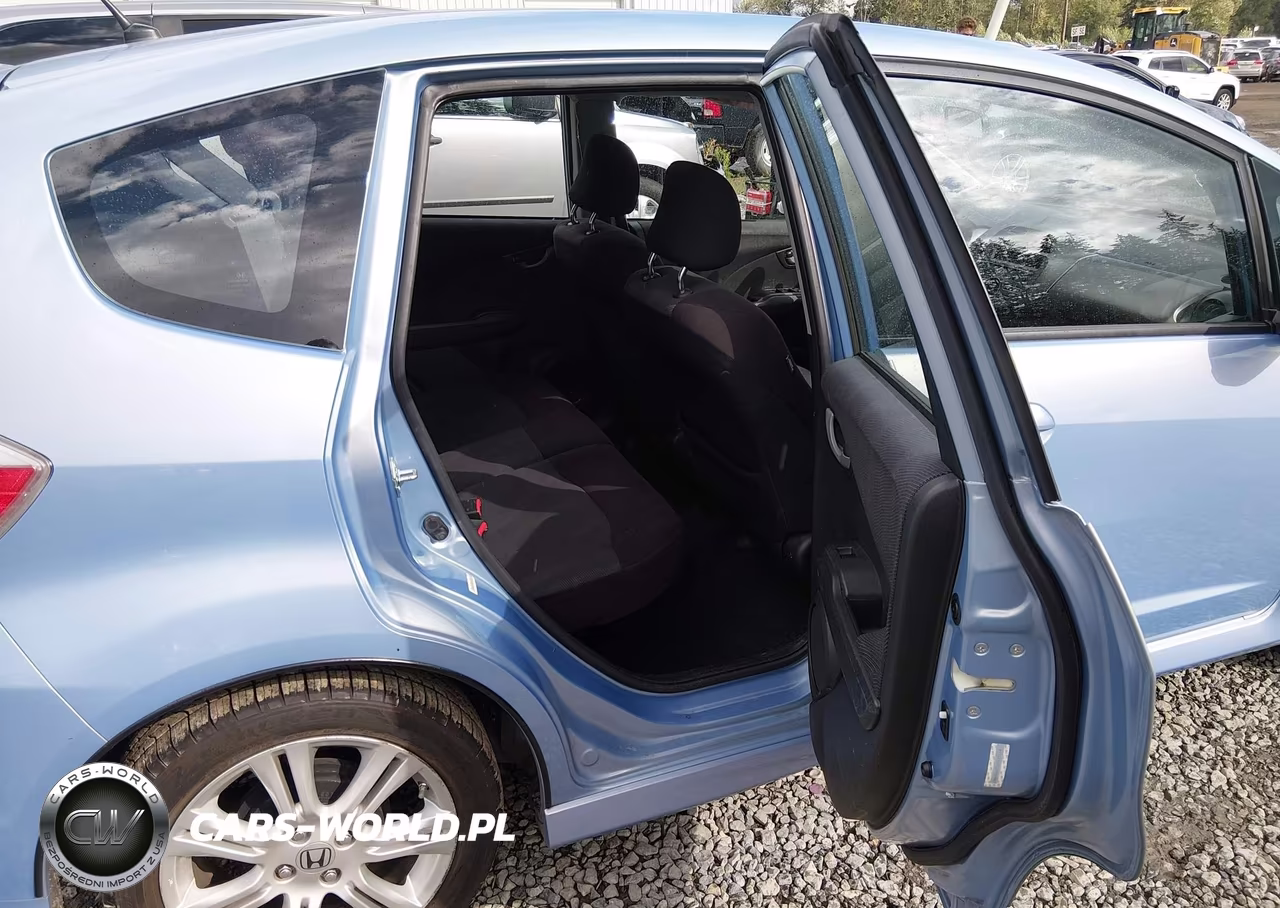 2010 Honda Fit Sport VIN:JHMGE8H47AC033114 - 8