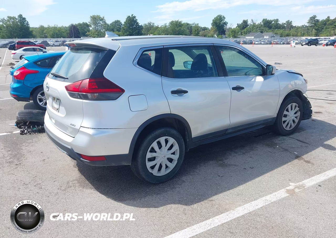 2018 Nissan Rogue S VIN:5N1AT2MV1JC786674 - 4