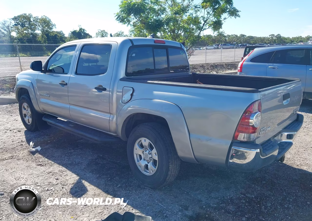 2015 Toyota Tacoma Prerunner V6 VIN:5TFJU4GN5FX076217 - 3