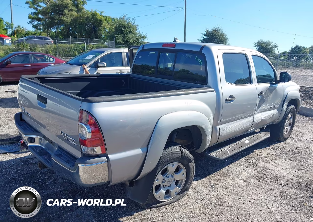 2015 Toyota Tacoma Prerunner V6 VIN:5TFJU4GN5FX076217 - 4