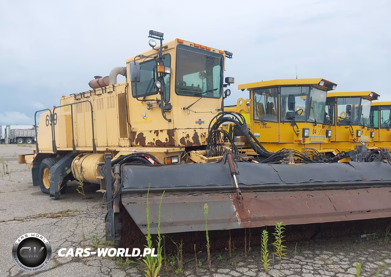 2000 Oshkosh Motor Truck Co. Chassis H VIN:10TBFPY11YS067490 - 12