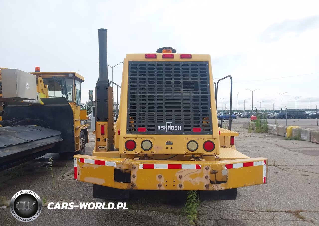 2000 Oshkosh Motor Truck Co. Chassis H VIN:10TBFPY11YS067490 - 15