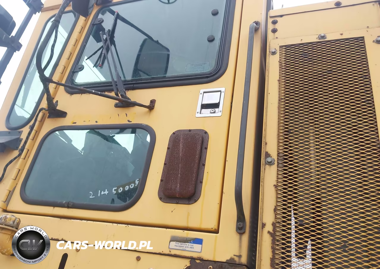 2000 Oshkosh Motor Truck Co. Chassis H VIN:10TBFPY11YS067490 - 7