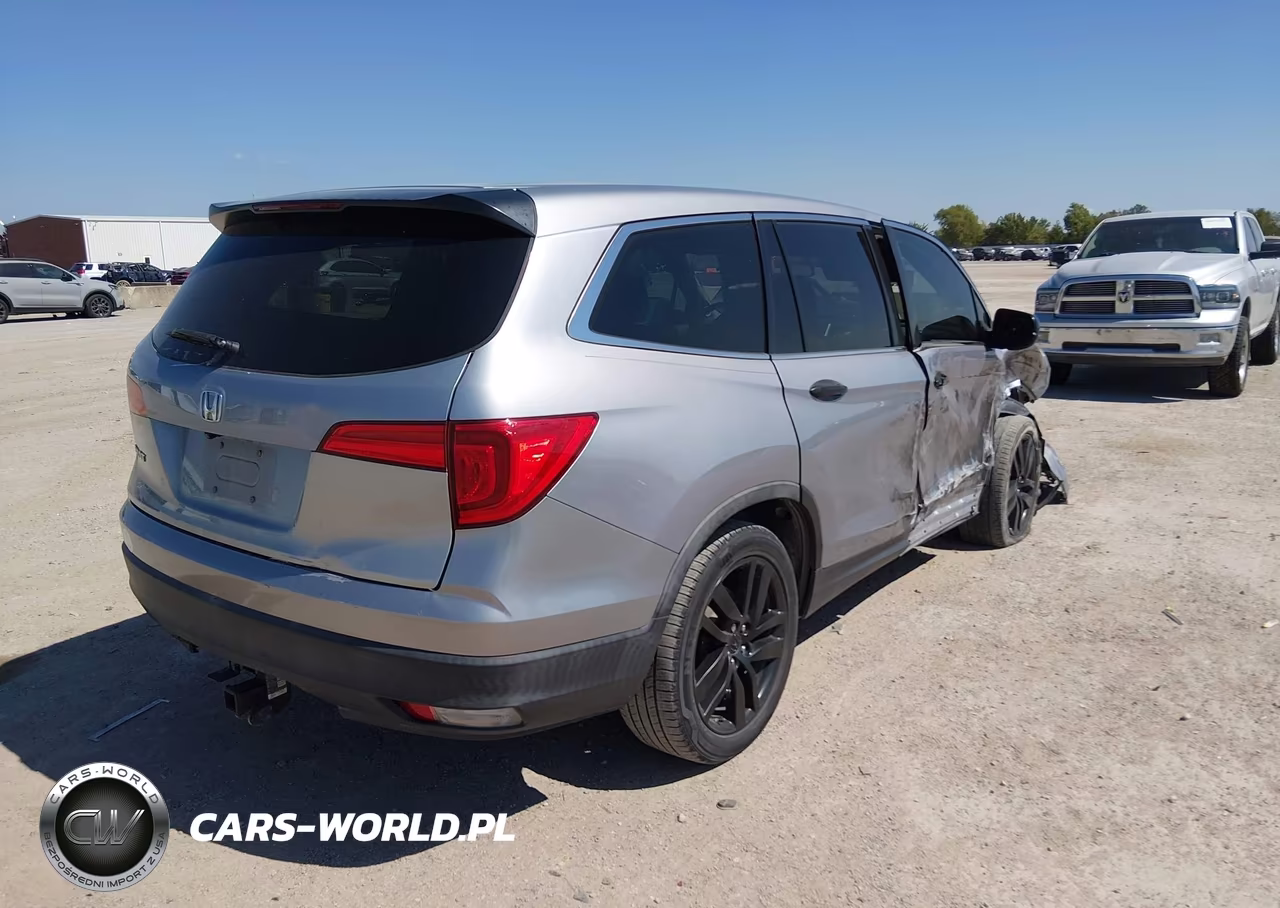 2018 Honda Pilot Lx VIN:5FNYF5H18JB009656 - 4