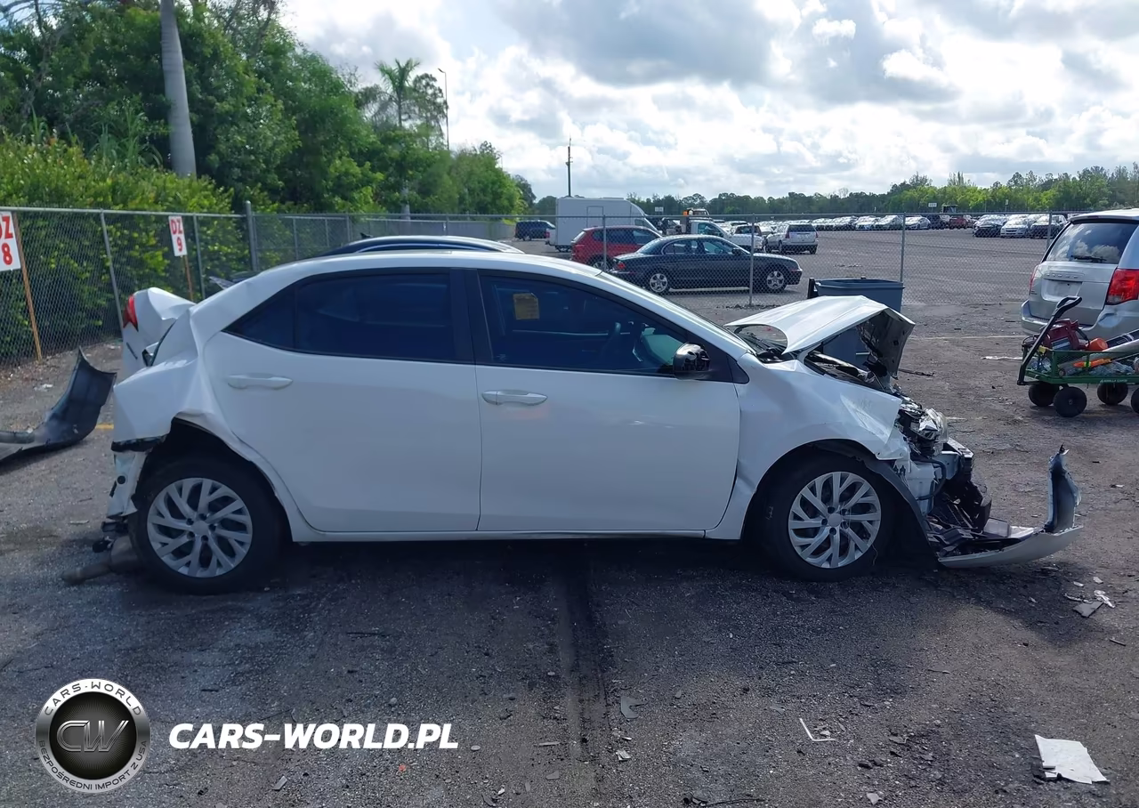 2017 Toyota Corolla Le VIN:2T1BURHE5HC840696 - 14