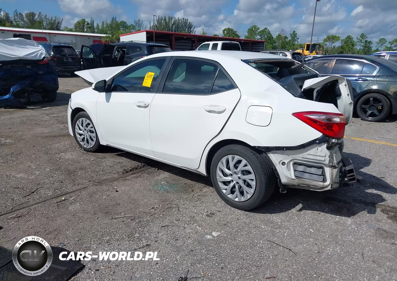 2017 Toyota Corolla Le VIN:2T1BURHE5HC840696 - 3