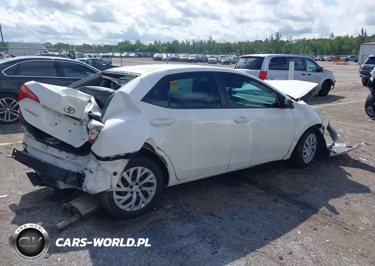 2017 Toyota Corolla Le VIN:2T1BURHE5HC840696 - 4
