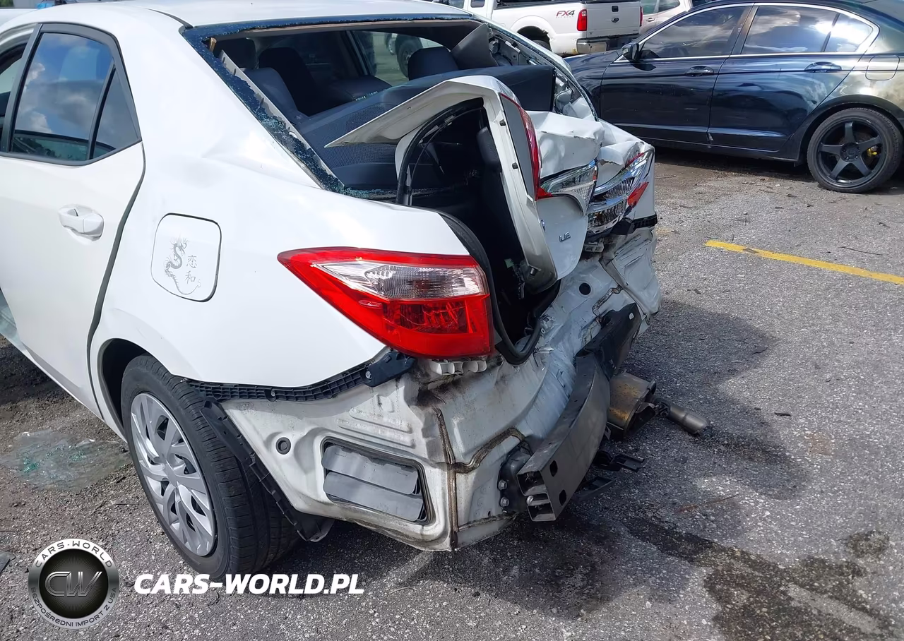 2017 Toyota Corolla Le VIN:2T1BURHE5HC840696 - 6