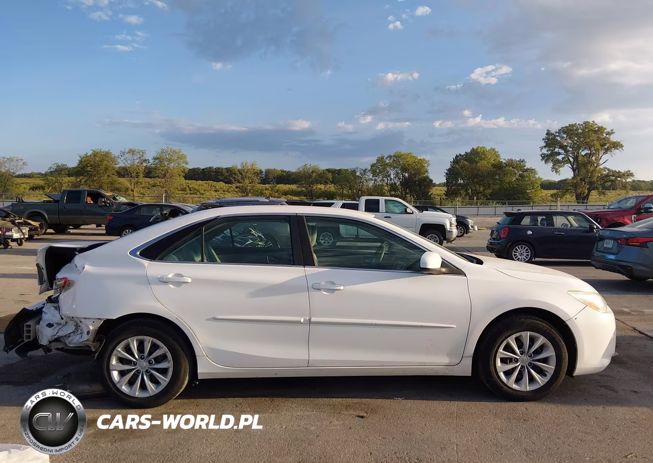 2016 Toyota Camry Le VIN:4T4BF1FK4GR581853 - 14