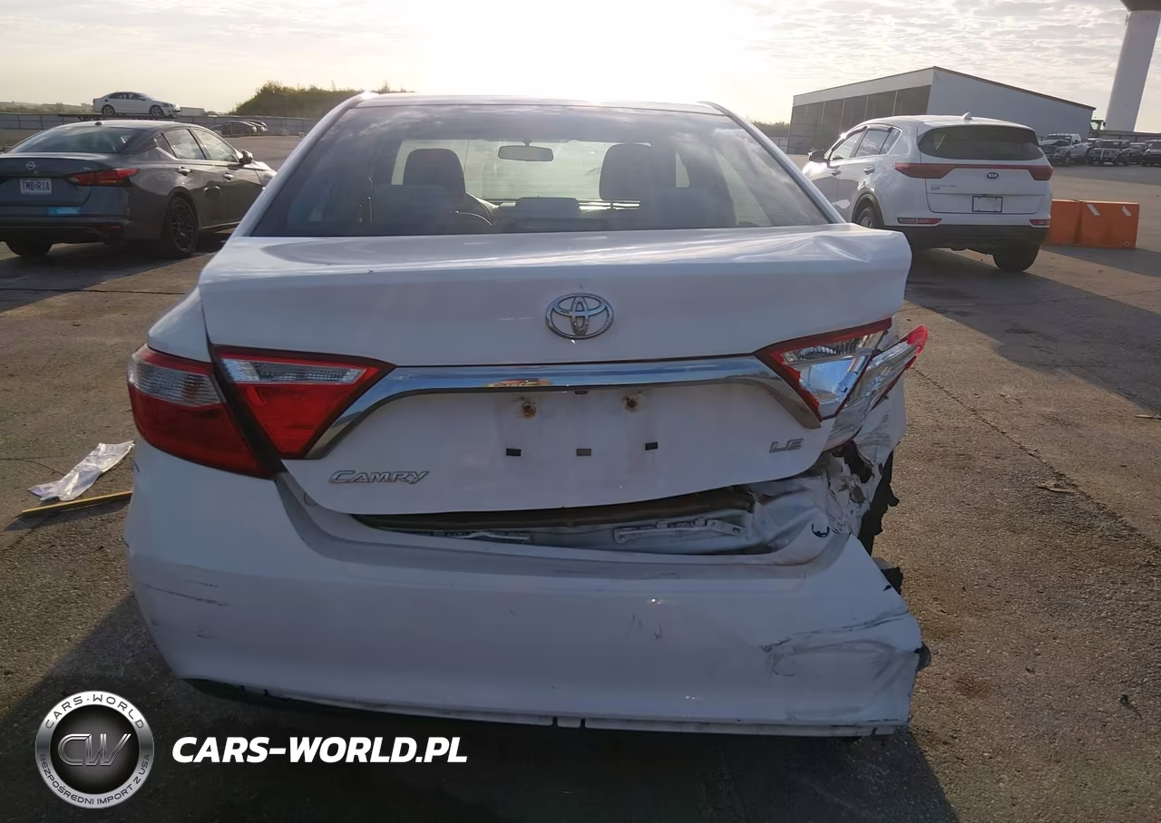 2016 Toyota Camry Le VIN:4T4BF1FK4GR581853 - 17