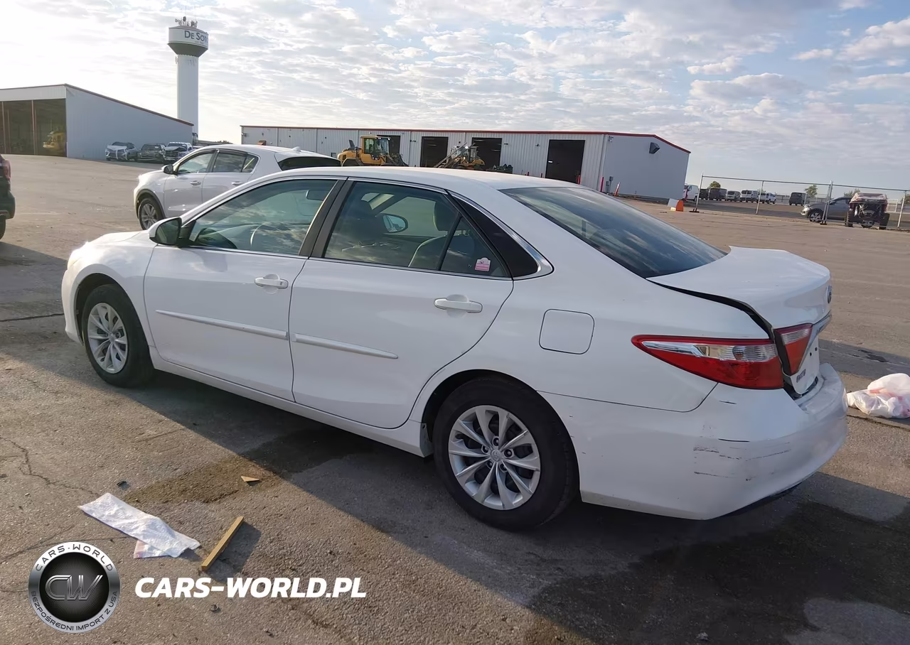 2016 Toyota Camry Le VIN:4T4BF1FK4GR581853 - 3