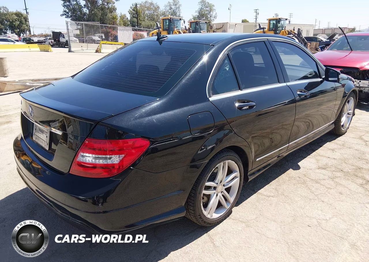 2013 Mercedes-Benz C 250 Sport VIN:WDDGF4HBXDR291768 - 4