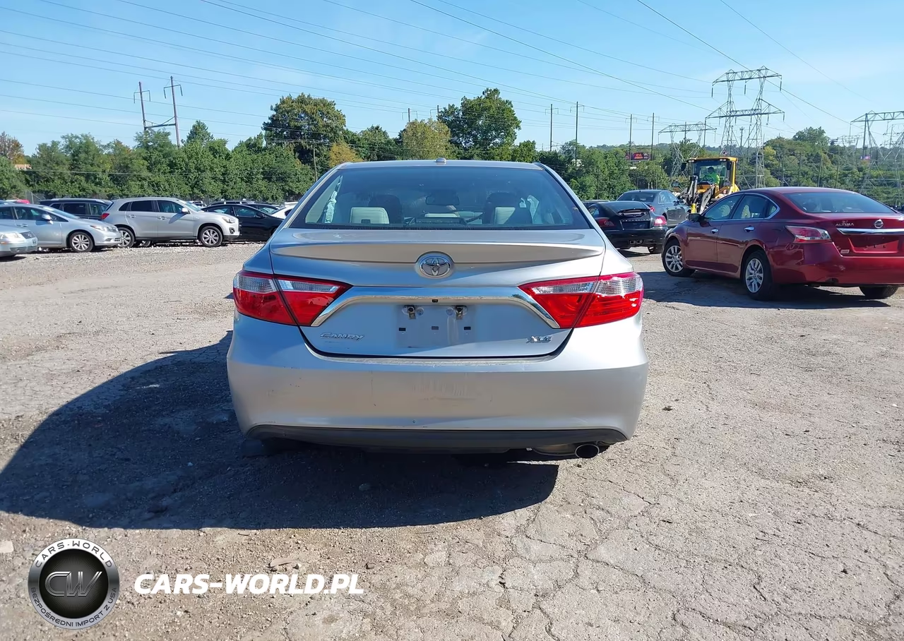 2015 Toyota Camry Xle VIN:4T1BF1FKXFU988648 - 17